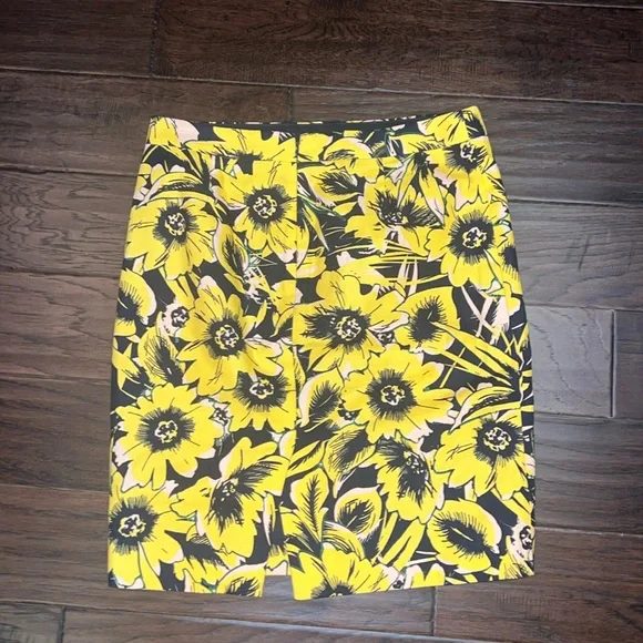 J Crew Floral Pencil Skirt Size 6 - Picture 3 of 4